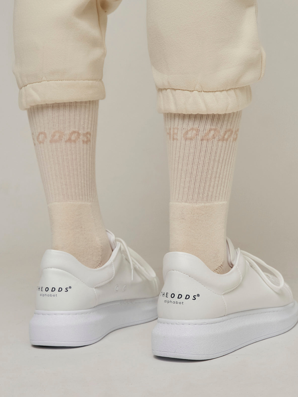 Neo Socks With The Buttercream Tone-On-Tone Logo/ alphabet