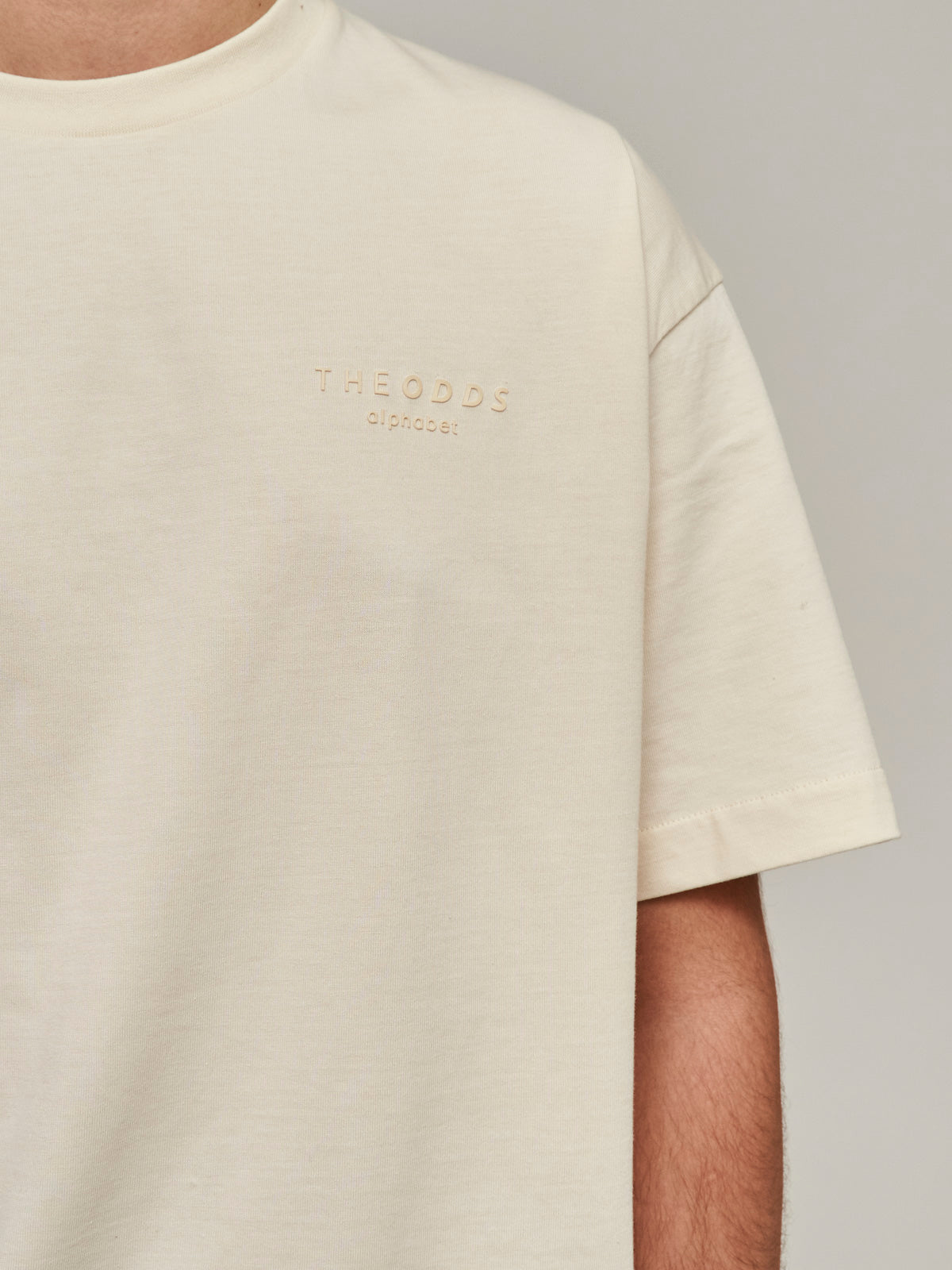 Loose T-Shirt Buttercream/ alphabet