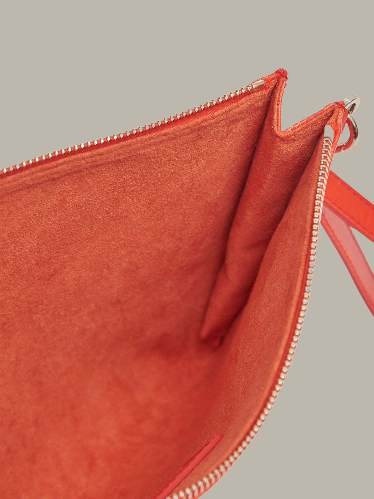 Unlmtd Odds Universal Pouch Size M Odd Orange/ LMTD edition