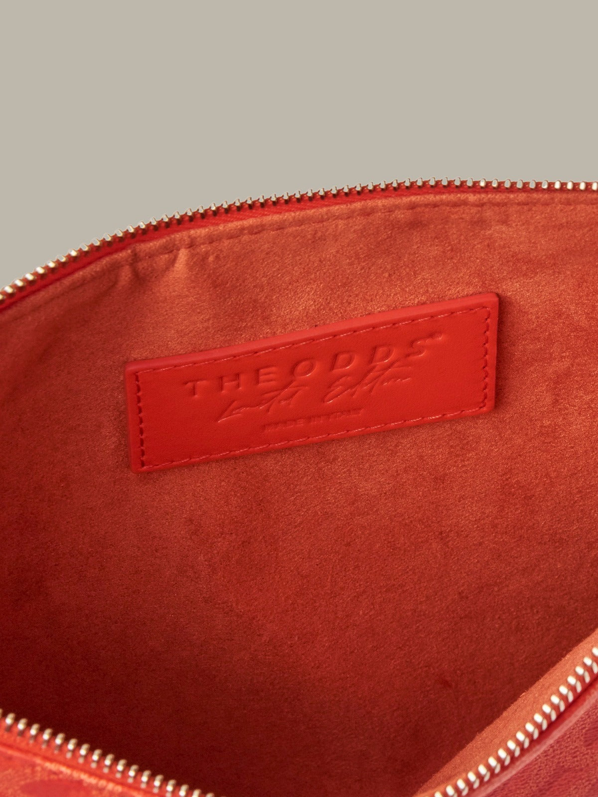 Unlmtd Odds Universal Pouch Size M Odd Orange/ LMTD edition